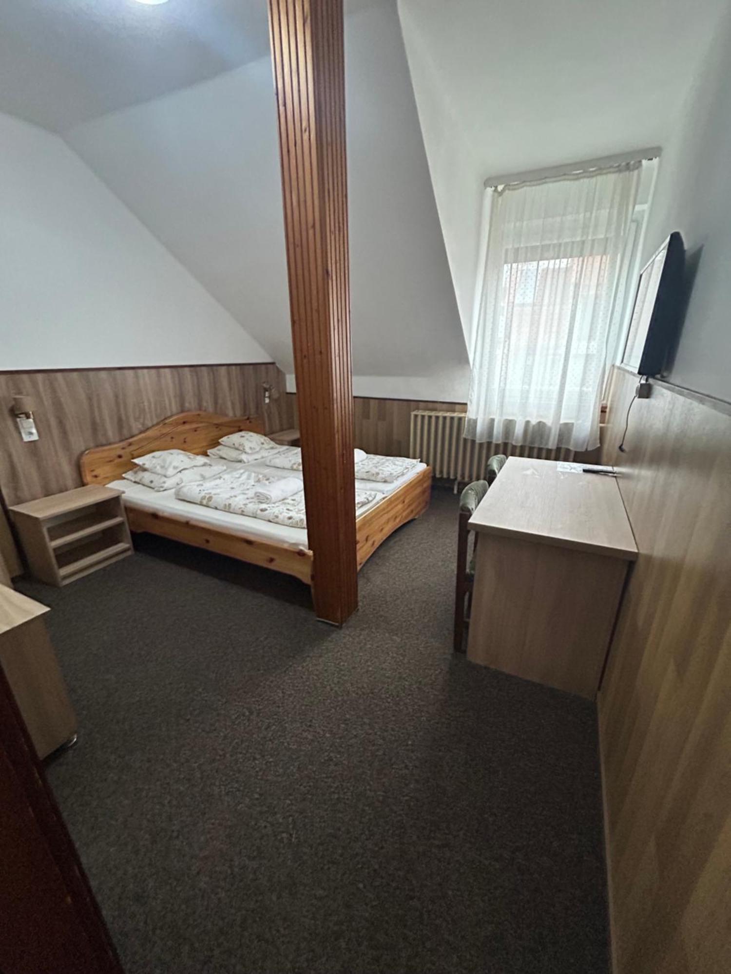 Rózsakert Panzió Nyiregyhaza Exterior foto