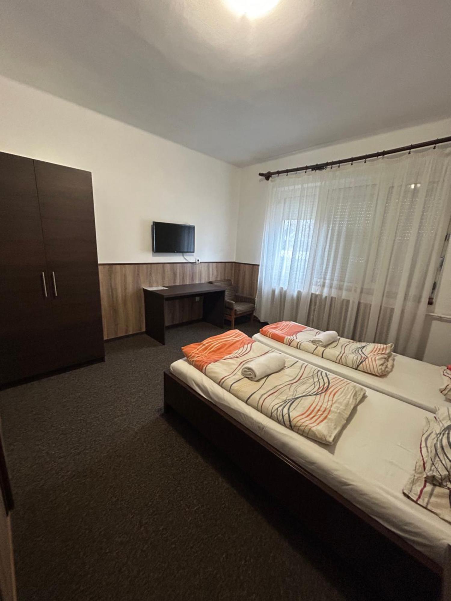 Rózsakert Panzió Nyiregyhaza Exterior foto
