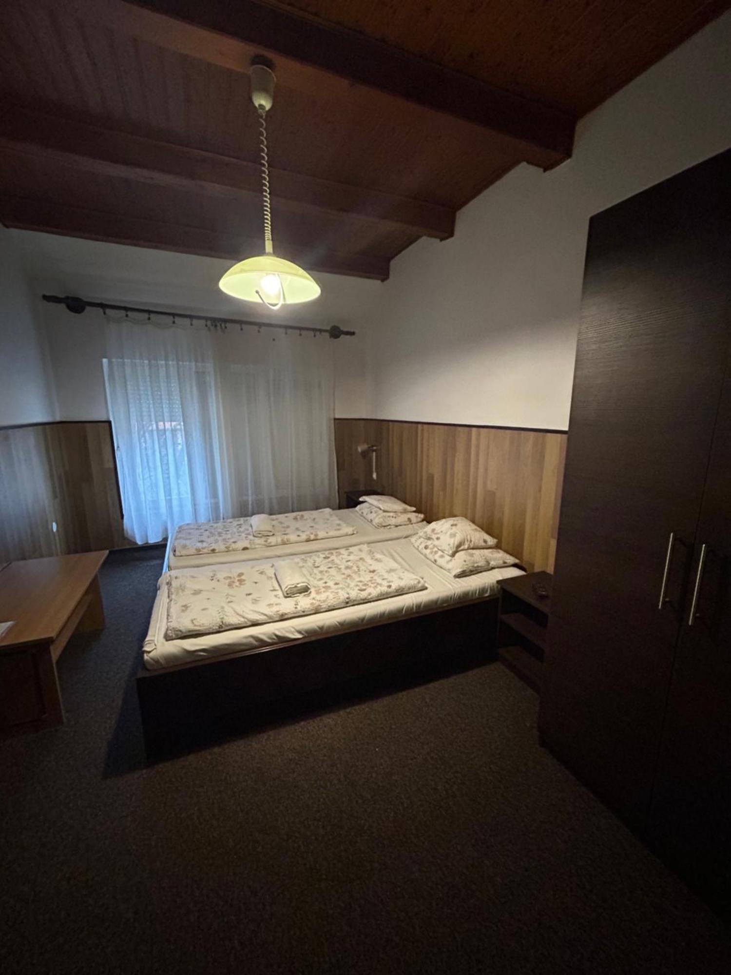 Rózsakert Panzió Nyiregyhaza Exterior foto